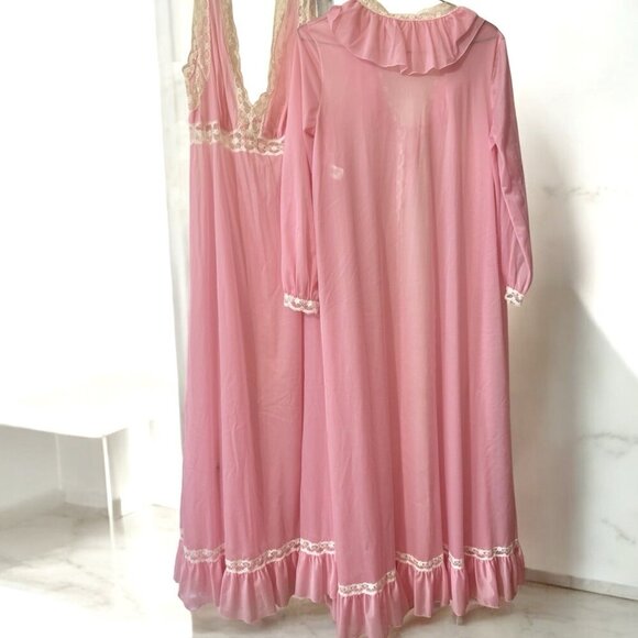 Vanity Fair Pink Ruffle Robe Nightgown Peignoir Lace Sheer Barbie USA Vintage - Picture 15 of 15